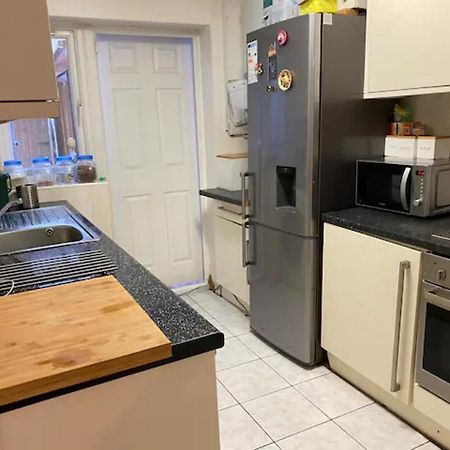 Specious Room In Northolt Northolt  Экстерьер фото