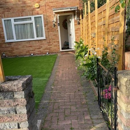 Specious Room In Northolt Northolt  Экстерьер фото