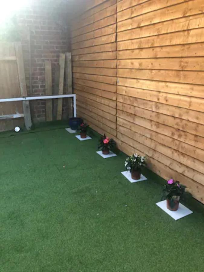 Specious Room In Northolt Northolt  Экстерьер фото