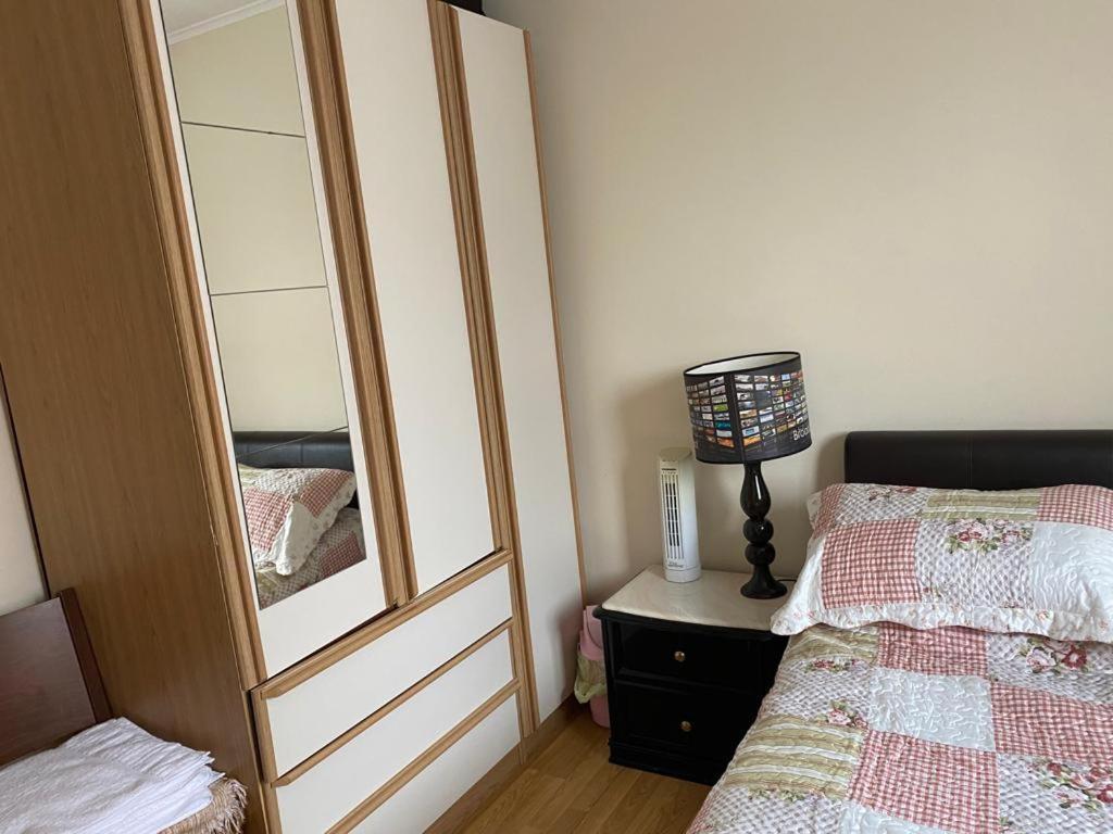 Specious Room In Northolt Northolt  Экстерьер фото